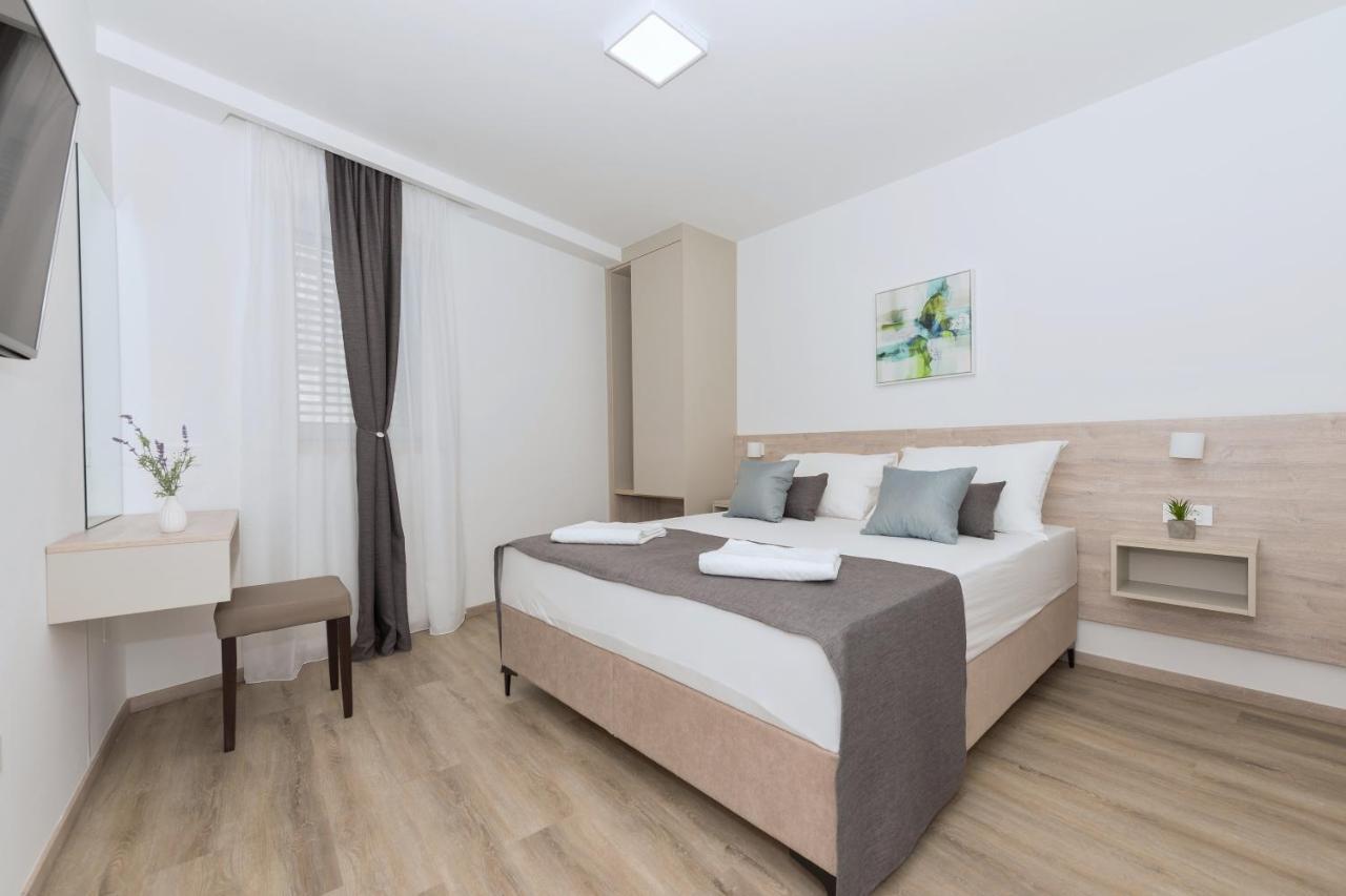 Apartments By The Sea Makarska - 19134 Exterior foto
