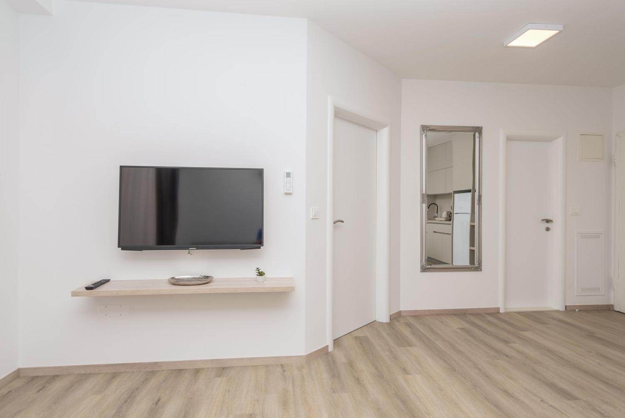 Apartments By The Sea Makarska - 19134 Habitación foto